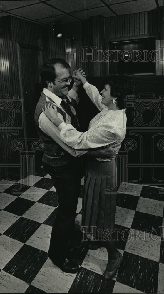 1986 Press Photo Jeannie Boyce takes customer Don Craig for a dance - mja05392 - Historic Images