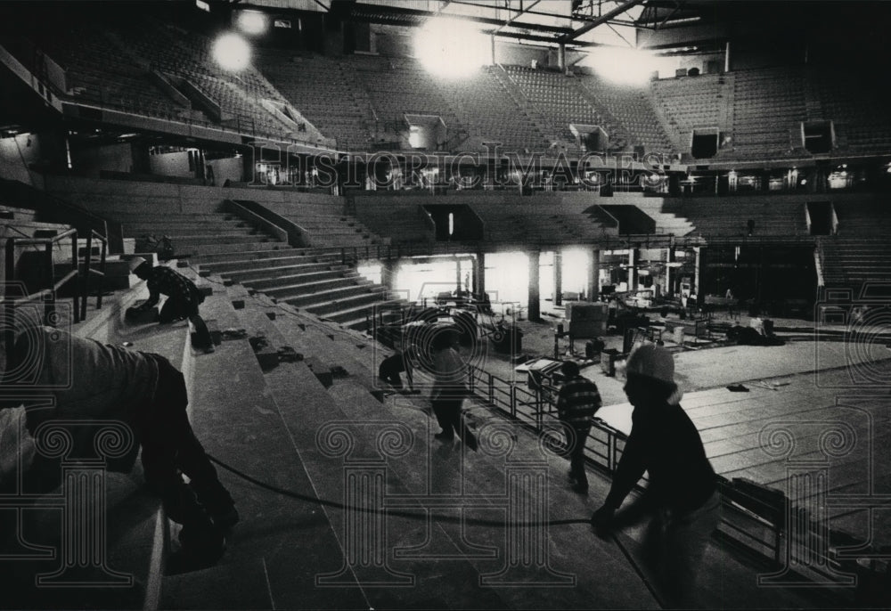 1988 Press Photo Bradley Center workmen work on the seating area - mja05449-Historic Images