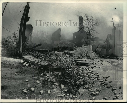 1984 Press Photo Allen-Edmonds Shoe Corp. destroyed by fire - mja05550 - Historic Images