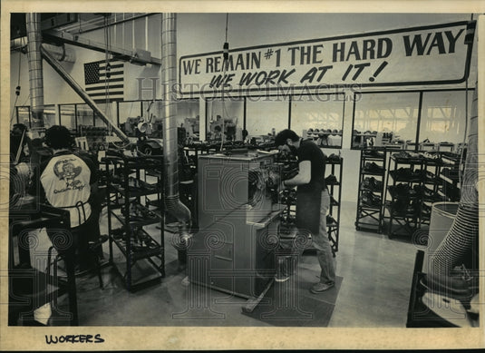 1986 Press Photo Allen-Edmonds Shoe Co in Port Washington new HQ in Seven Hills - Historic Images