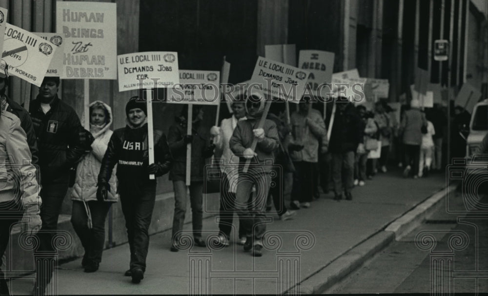 1985 Press Photo United Electrical,Radio and Machine Workers Local 1111 rallying - Historic Images