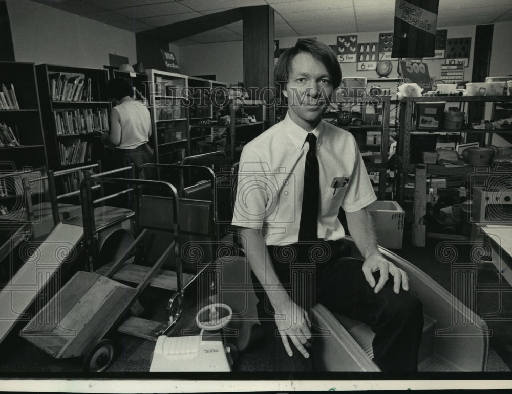 1984 Press Photo Resources for Child Caring Director David Allen - mja05581 - Historic Images