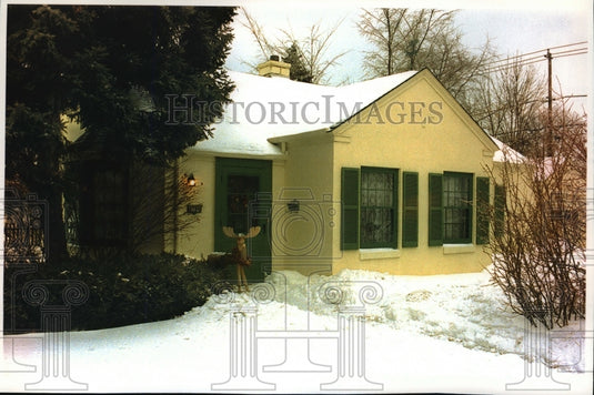 1994 Press Photo Pat Algier's home in the suburbs - mja05616-Historic Images