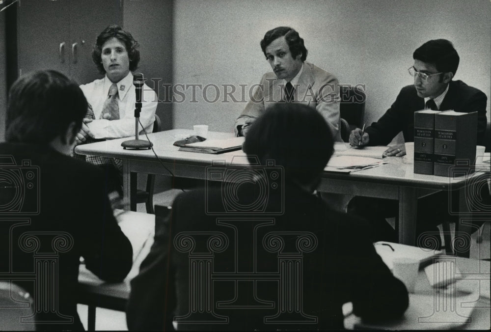 1976 Press Photo Jeffrey B Bartell, Wisconsin securities commissioner - Historic Images