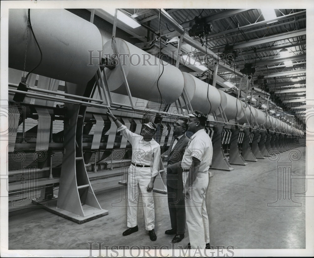 1967 Press Photo High speed folding machine, Neenah mill of Kimberly-Clark Corp - Historic Images