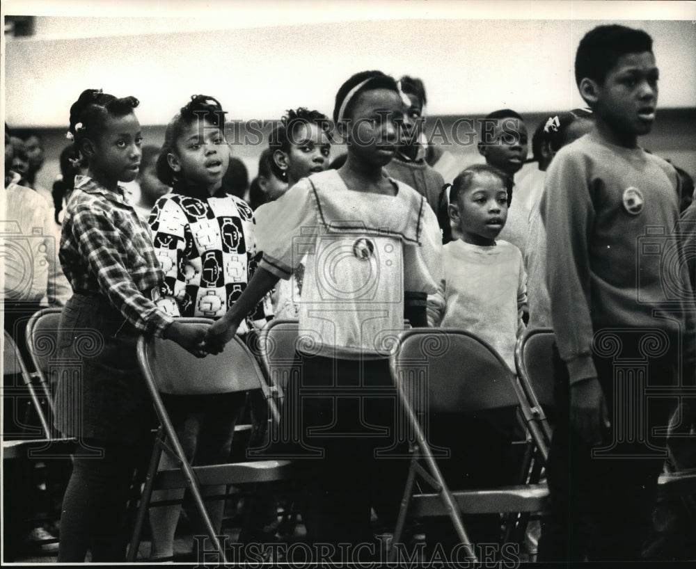 1989 Press Photo Pupils at Lee Elementary School sang We Shall Overcome - Historic Images