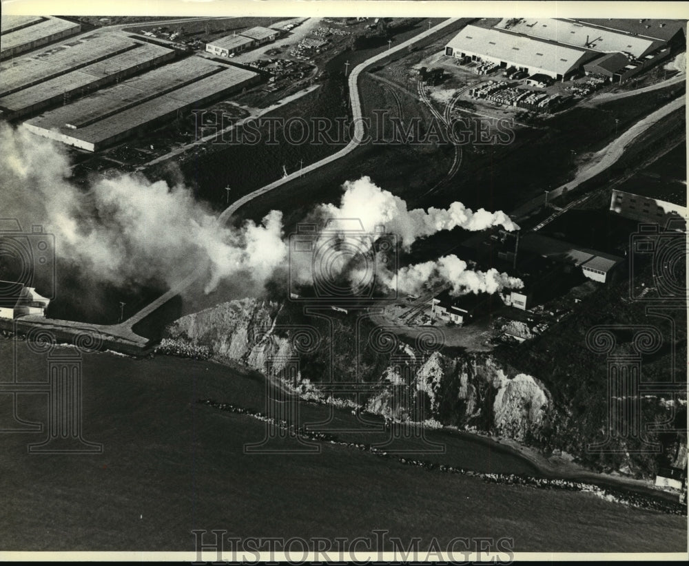 1980 Press Photo The Hynite Corp in Oak Creek plant - mja05858 - Historic Images