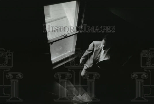 1993 Press Photo Physician Gerald McCarthy visit homebound aged patient - Historic Images