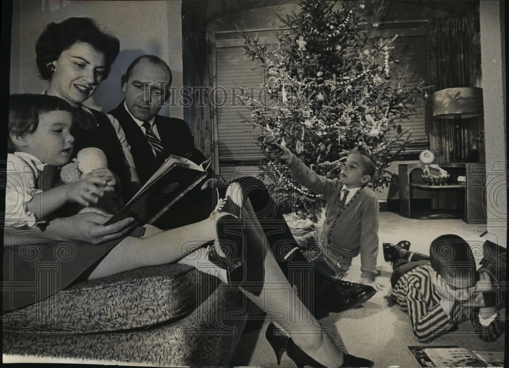 1962 Press Photo Donald R Berman &amp; Family, missionaries United Church of Christ - Historic Images