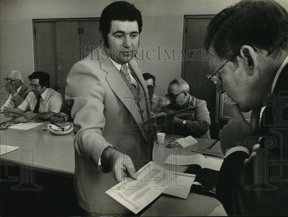 1980 Press Photo Gerald F Bellow, chairman of the Kenosha Board of Canvassers - Historic Images