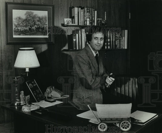 1982 Press Photo Murray Bernstein, Group therapist at the Veterans Admin Med Ctr - Historic Images