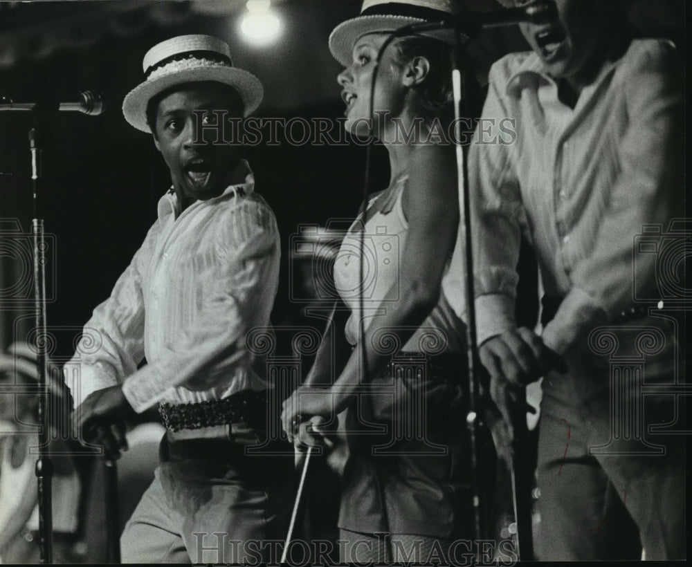 1982 Press Photo Lumumba Short &amp; members of Kids From Wisconsin at Green Lake - Historic Images