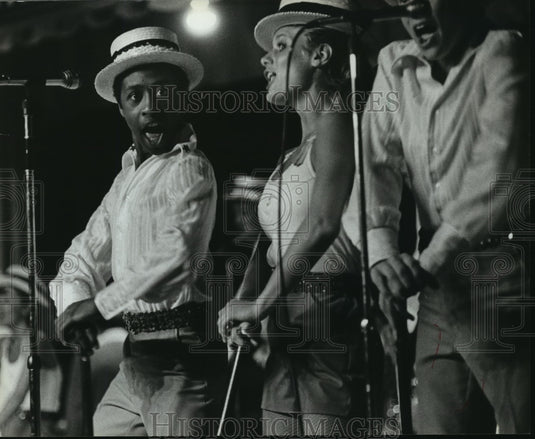 1982 Press Photo Lumumba Short & members of Kids From Wisconsin at Green Lake - Historic Images