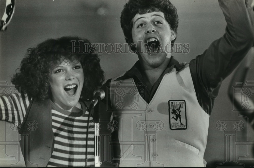 1980 Press Photo Paula Karaway and Joe Goff performing at their show - mja06056 - Historic Images