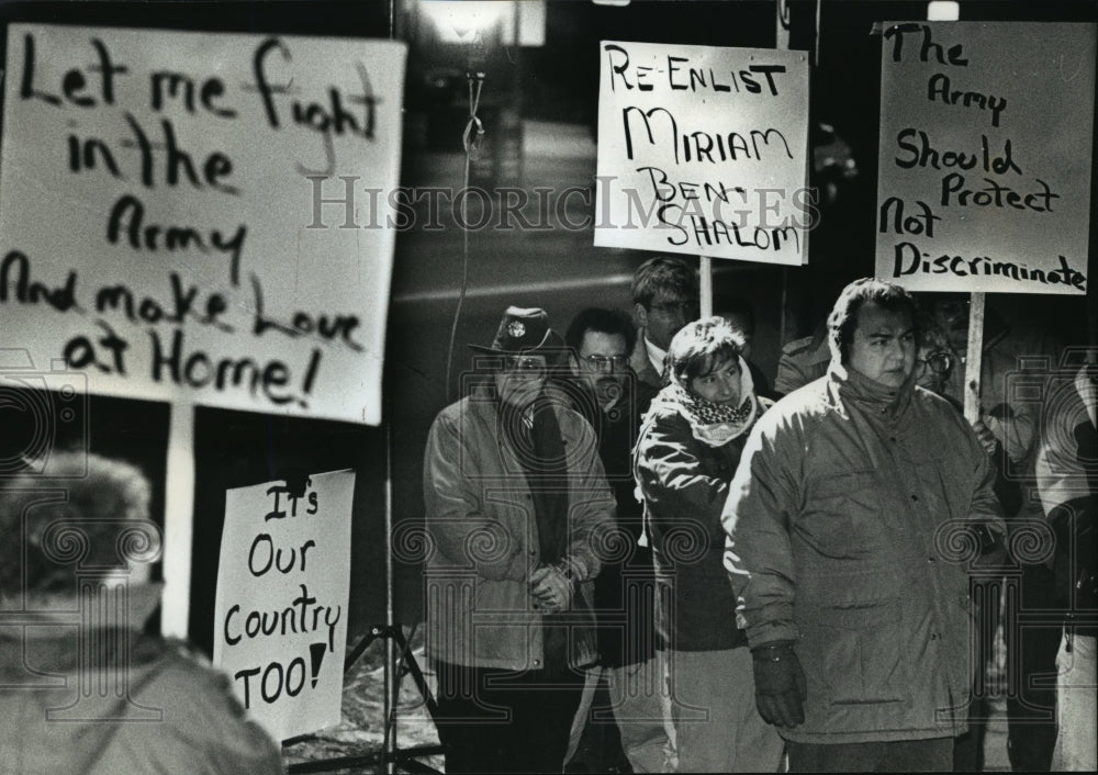 1990 Press Photo Sign-carrying demonstrator march around Miriam Ben-Shalom,rally - Historic Images