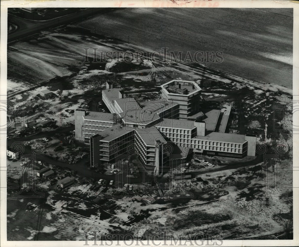 1969 The design of Beloit Memorial hospital now under construction - Historic Images