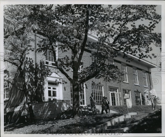 1957 Press Photo Old gymnasium at Beloit college - mja06160 - Historic Images