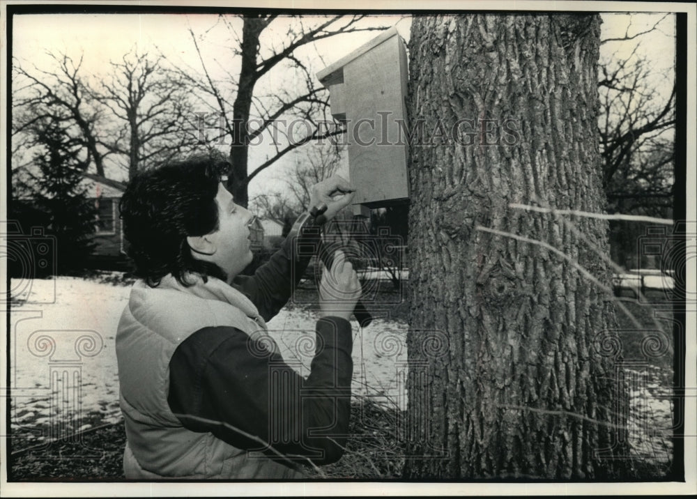 1992 Press Photo Dan Penatti, owner of Wild Birds Unlimited in Mequon - Historic Images