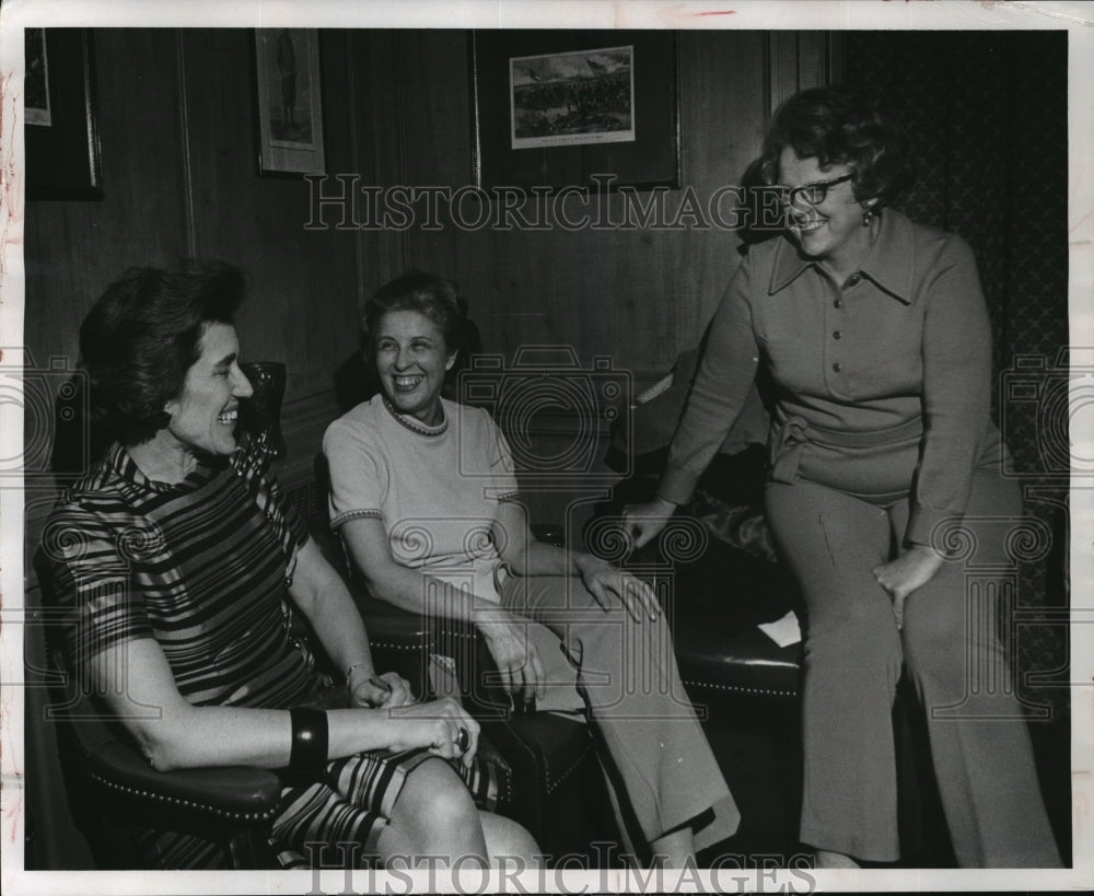 1971 Press Photo Author Caroline Bird of Born Female with Kathryn F. Clarenbach-Historic Images