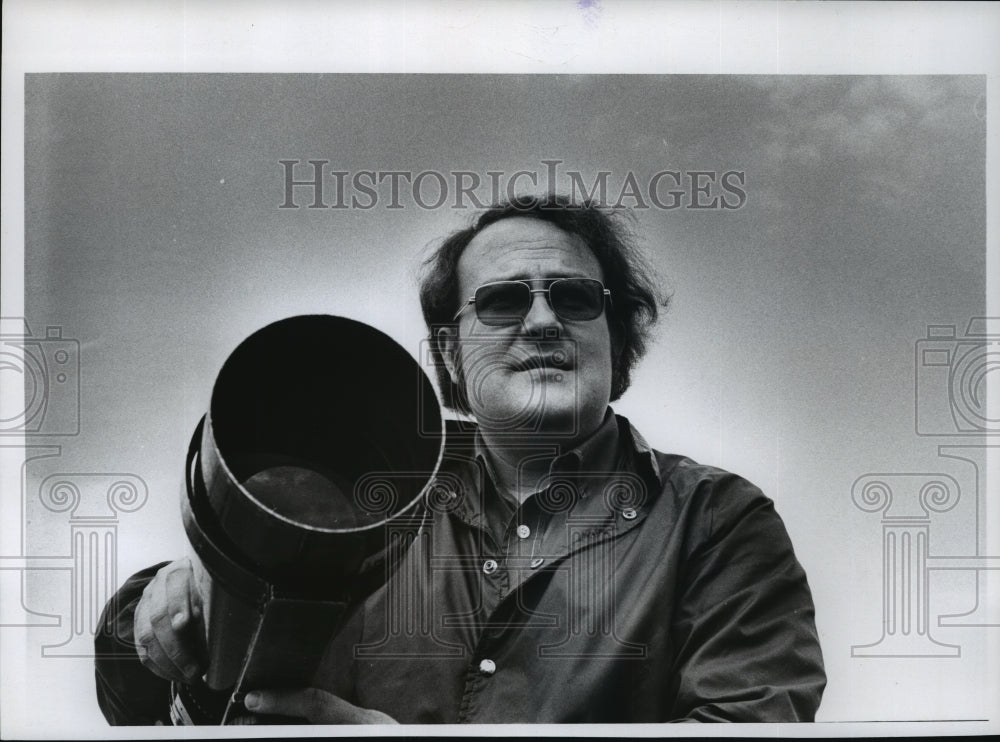 1975 Press Photo John Biever, The Milwaukee Journal employee - mja06388 - Historic Images