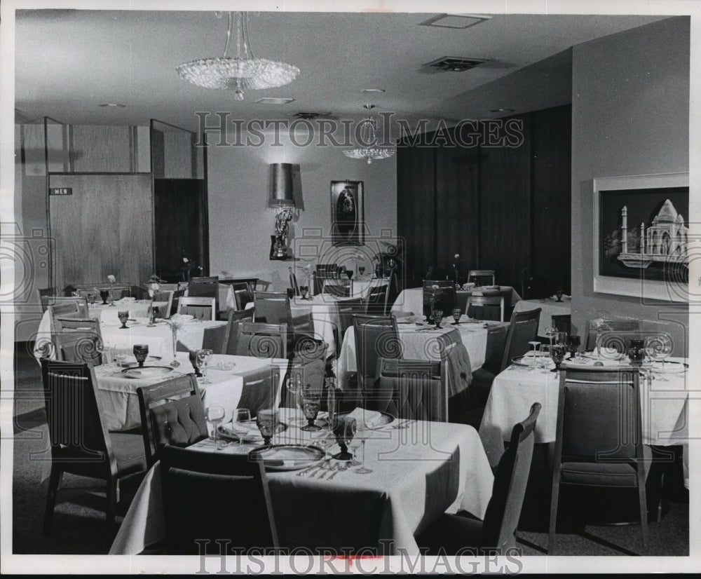 1968 Press Photo Antoinette Room at Alexander&#39;s on W. Lincoln Ave. - mja06477 - Historic Images