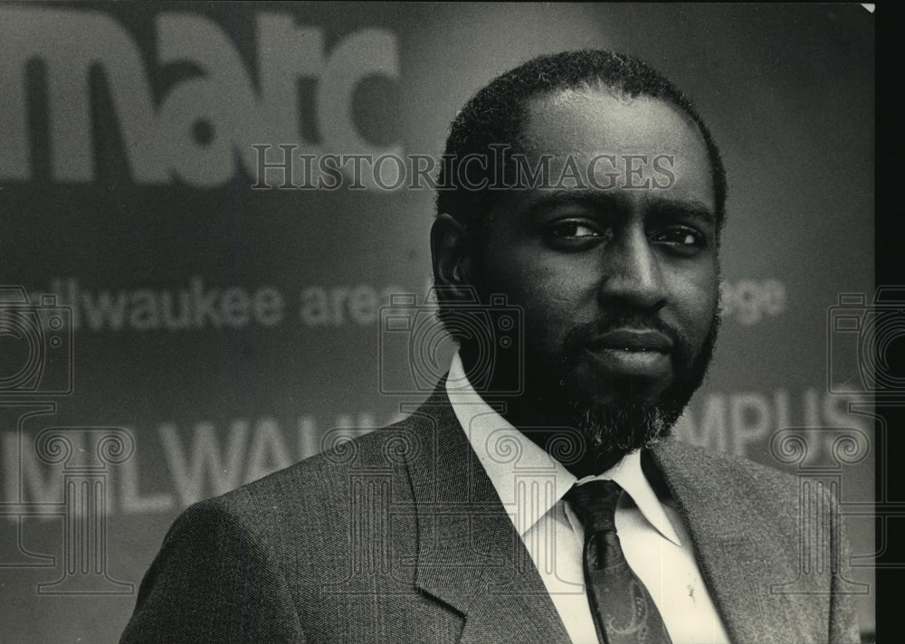 1987 Press Photo Charles Alexander, Director of Minority Affairs at MATC - Historic Images