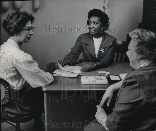 1964 Press Photo Mrs. Hilmar Boesel with Mrs. Thelbert L. Alexander - mja06515 - Historic Images