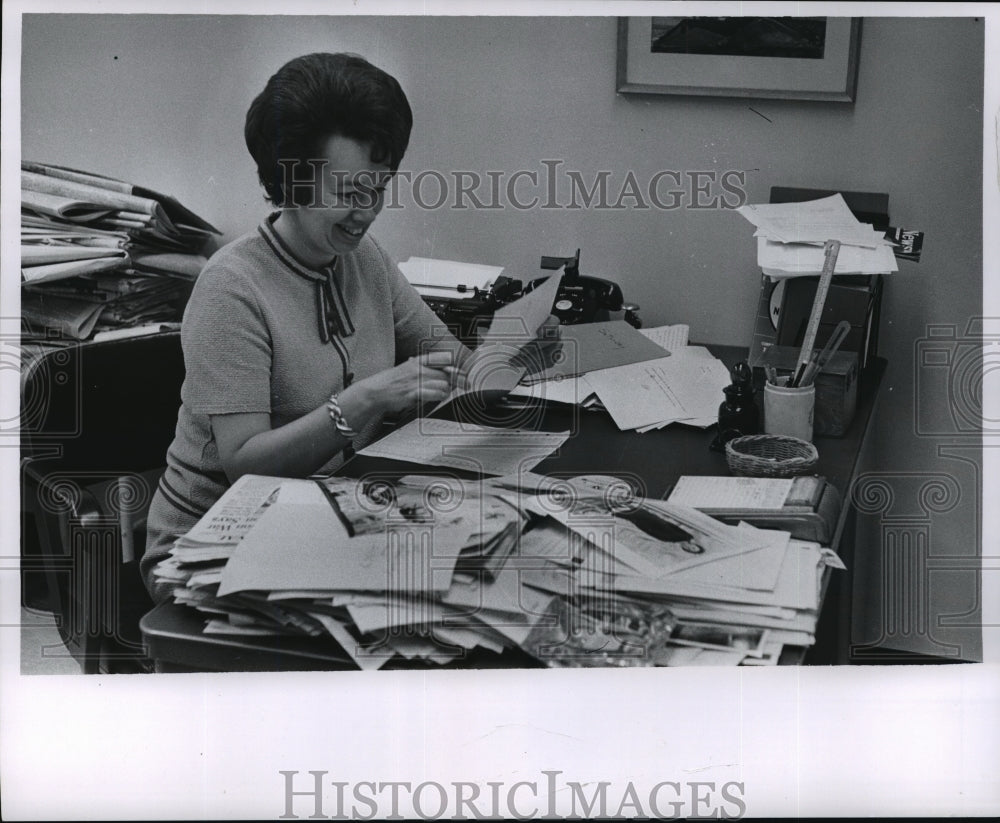 1966 Press Photo Dorothy Kincaid, Sentinel Employee, Mil. - mja06545 - Historic Images