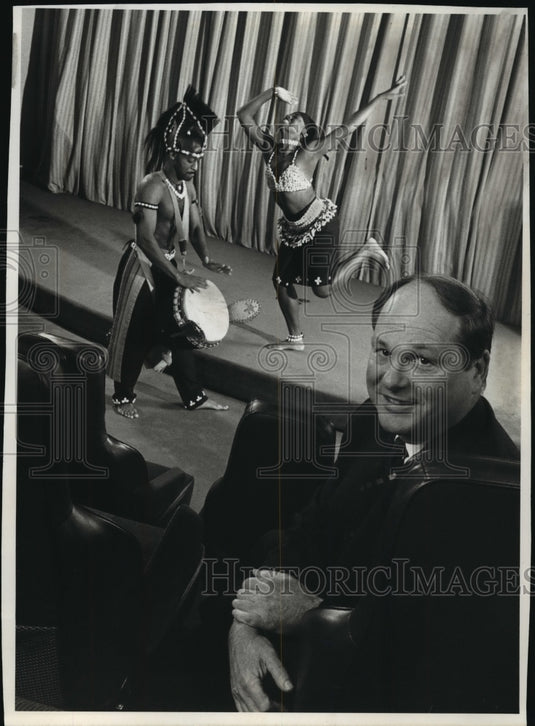 1995 Press Photo James H. Keyes and the Ko-Thi Company - Historic Images