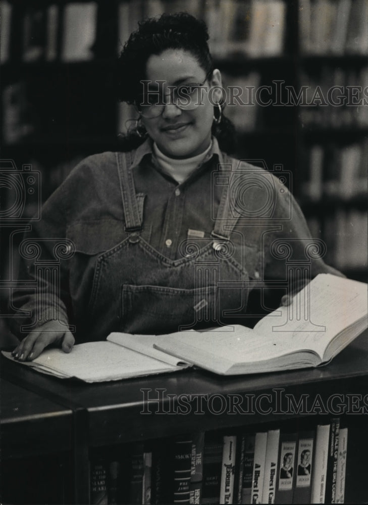 1989 Press Photo Chantelle Hicks, sopomhore, Juneau High School - mja06574 - Historic Images