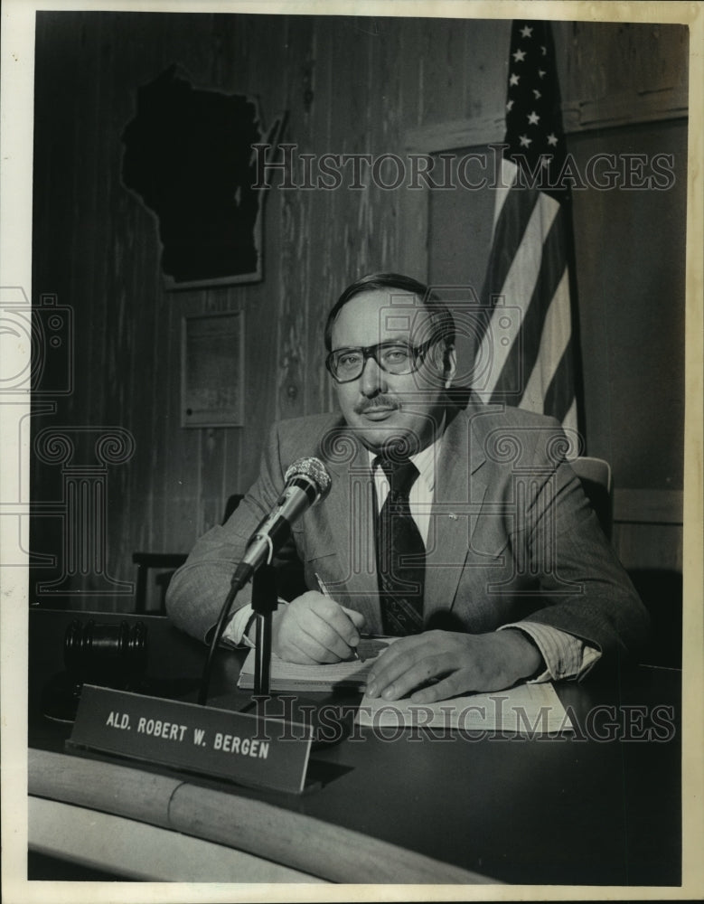 1985 Press Photo Ald Robert W. Bergen of Glendale - mja06708 - Historic Images