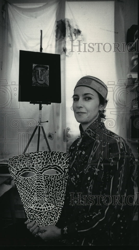 1986 Press Photo Mary Bero in her Madison studio creates fiber art "paintings" - Historic Images