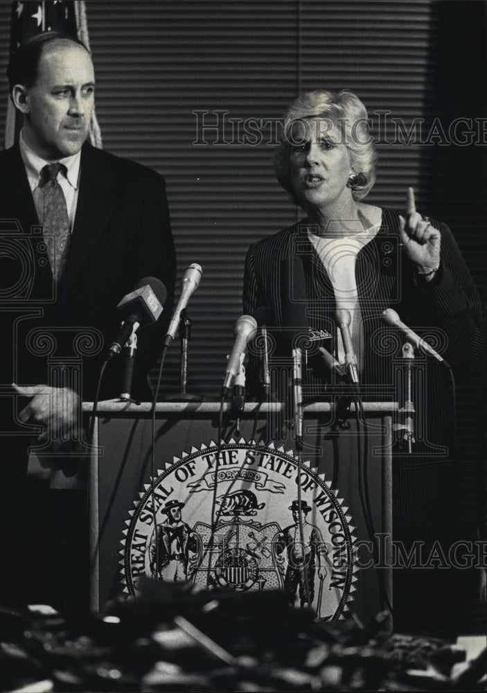 1991 Press Photo Sarah Brady, push for Gun Control Bill - mja06786-Historic Images