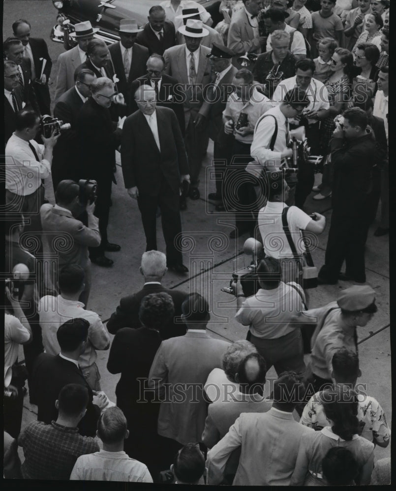 1956 Press Photo Crowd waiting for German Chancellor Konrad Adenauer - Historic Images