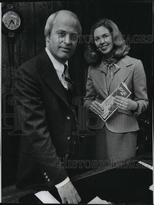 1979 Press Photo John D. and Geraldine Andersen of Coolidge Glass Co. Inc. - Historic Images