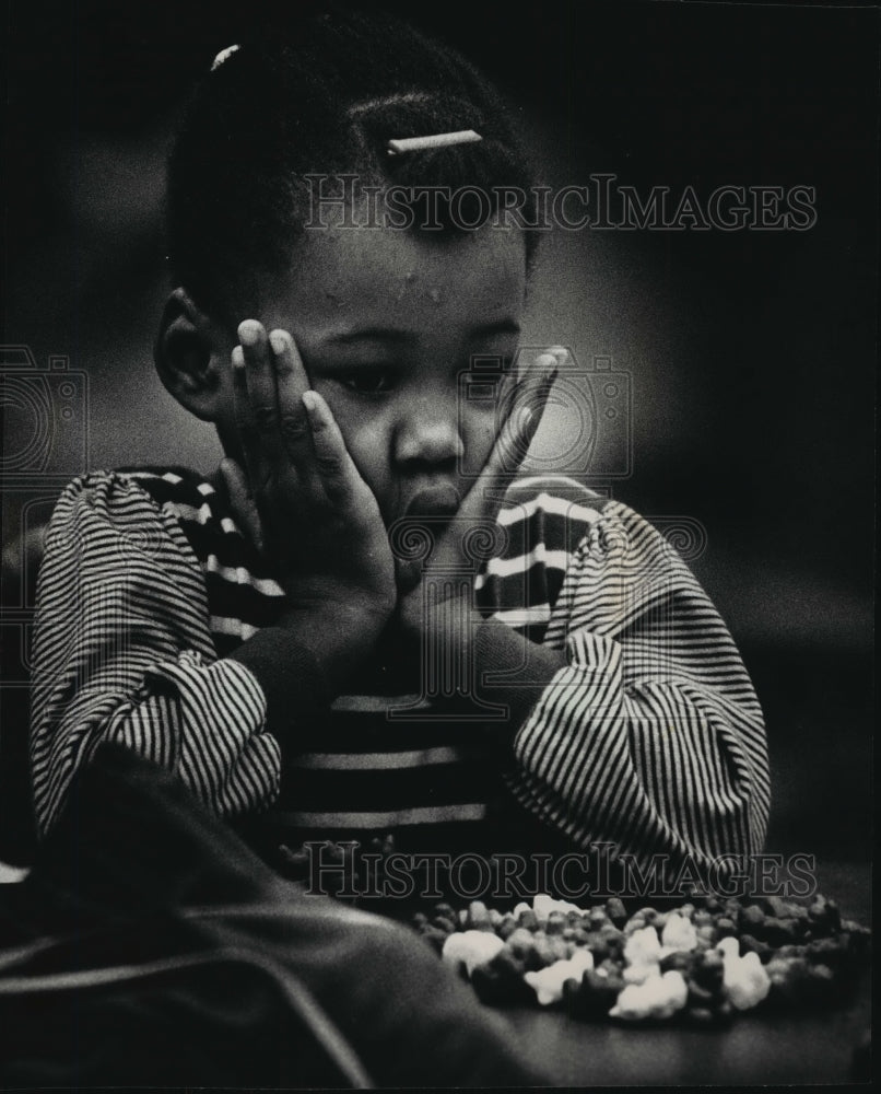 1992 Press Photo Schehera Muhammad at Head Start Program at Victor Berger School - Historic Images