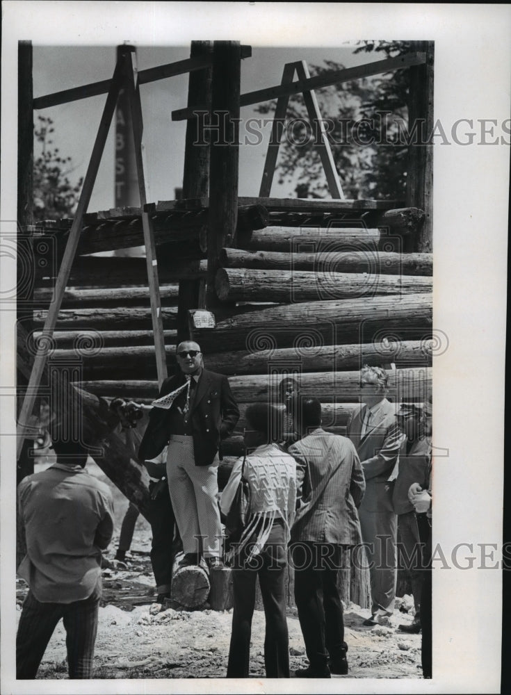 1971 Press Photo Hy Popuch at Pole Hill Dedication at Martin Luther King Park - Historic Images