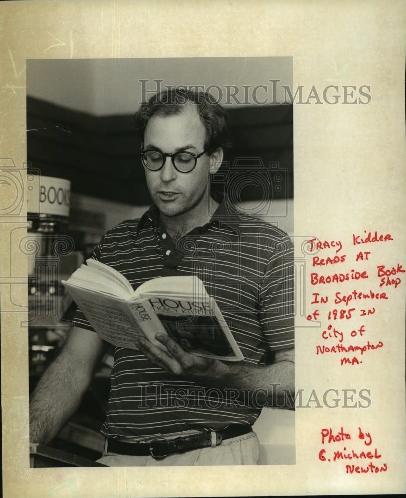 1985 Press Photo Tracy Kidder Reads House, His Latest Book - mja06867 - Historic Images