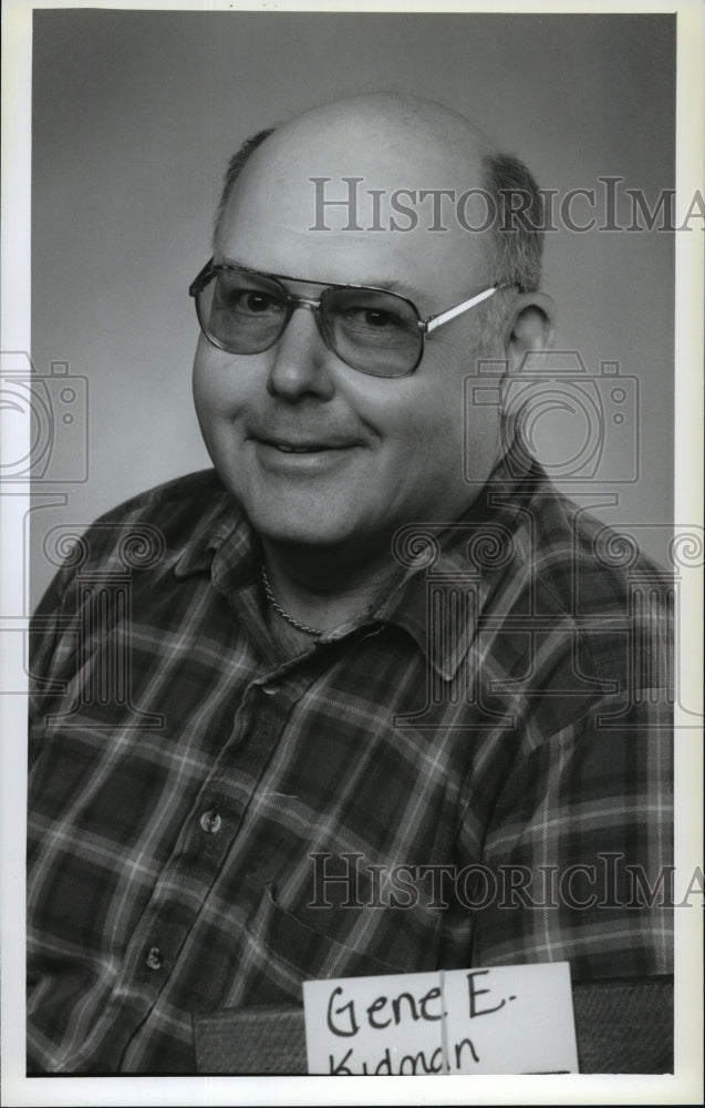 1994 Press Photo Gene Kidman of Journal Sentinel Inc. - Historic Images