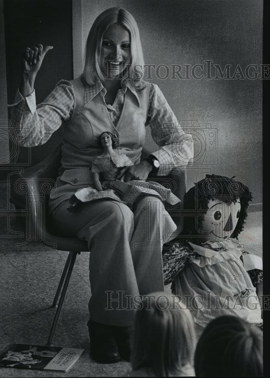 1975 Press Photo Darlene Berg from the "You and I" television program - Historic Images