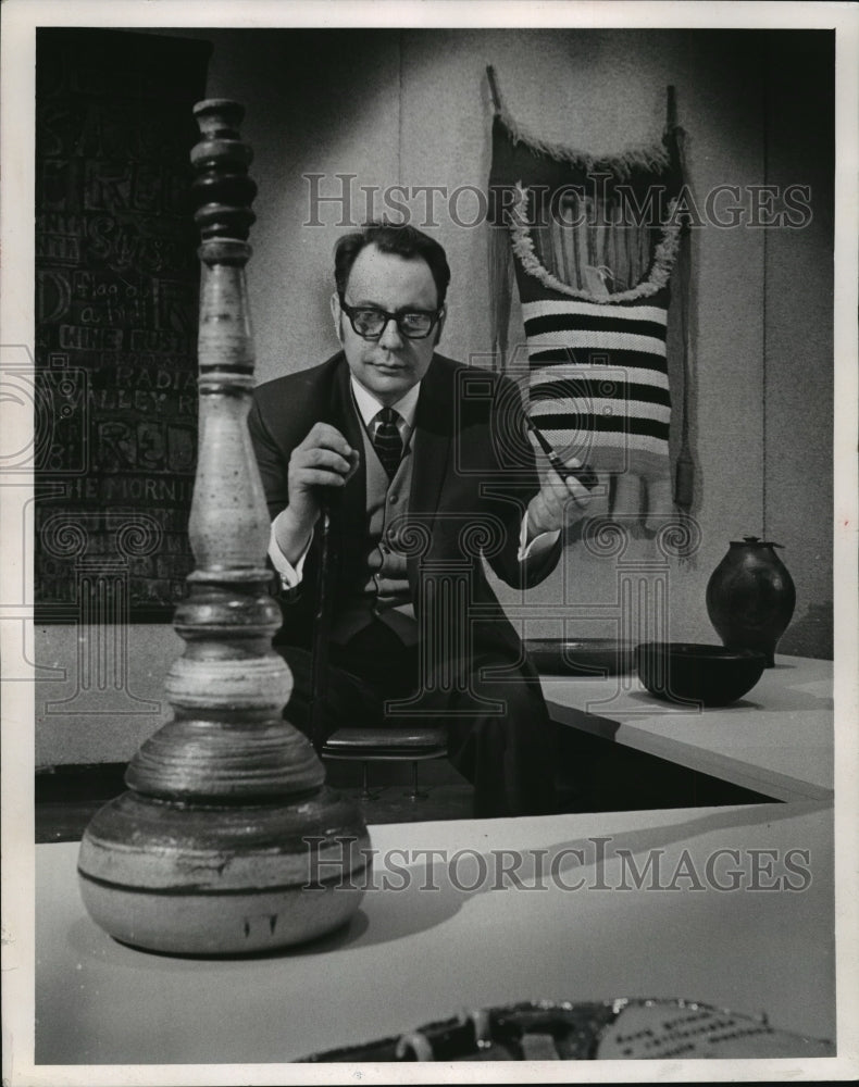 1969 Press Photo Donald Key, art editor - mja06942 - Historic Images