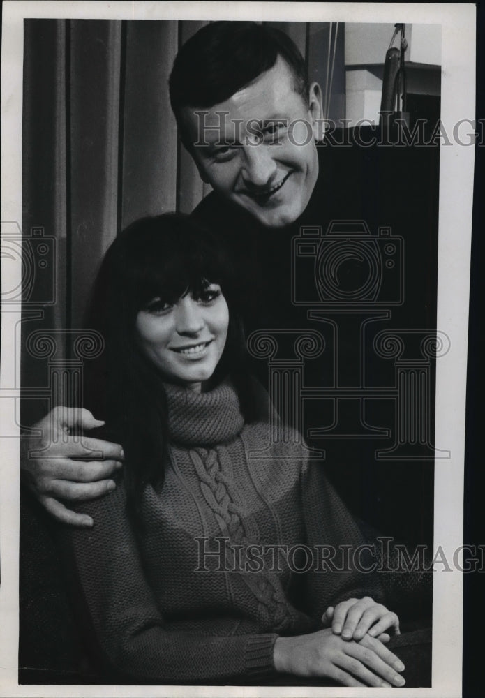 1967 Press Photo Ms Bonnie Roberts and Zeb Billings, married in a civil ceremony- Historic Images