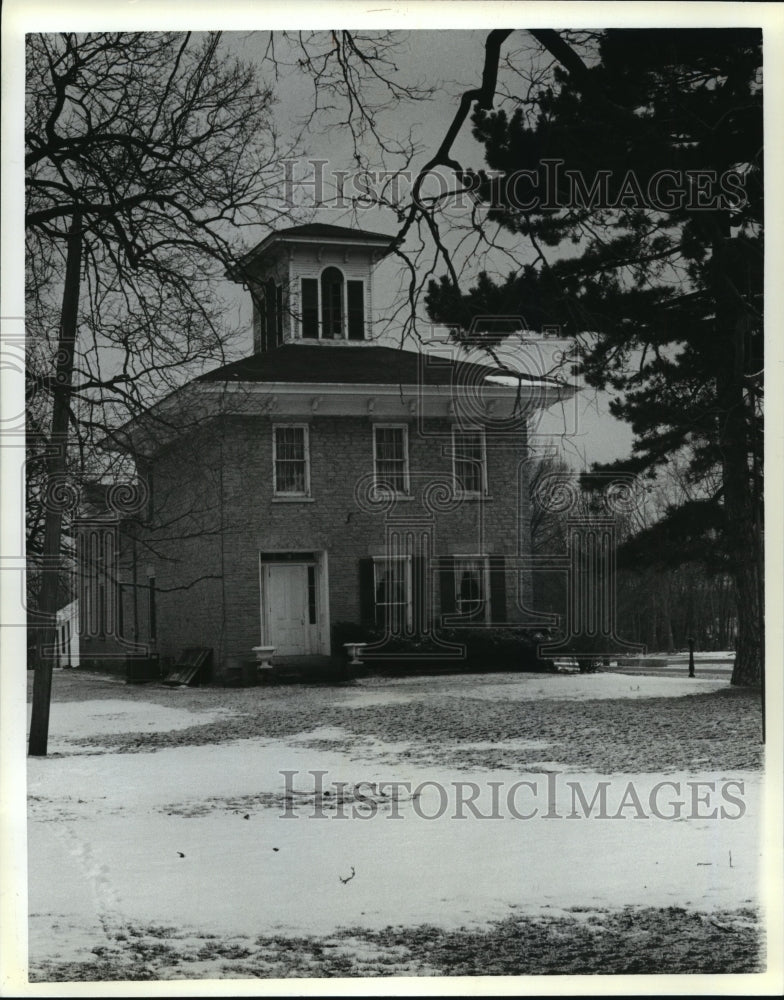 1992 Press Photo Pearsons Hall, built a century ago - mja07094 - Historic Images