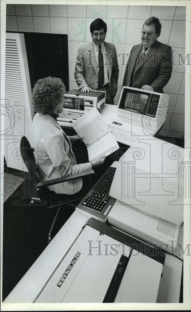 1982 Press Photo Van R. Gusdorff, President of Benchmark Computer Systems Inc.-Historic Images
