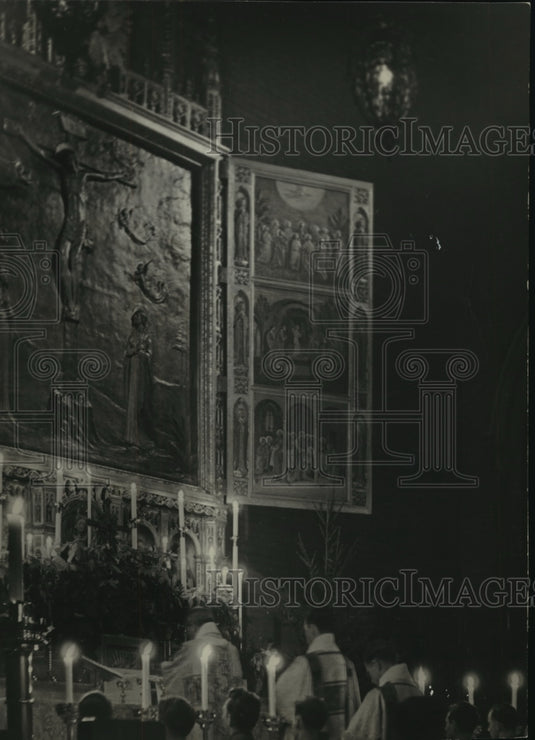 1934 Press Photo Singing Christmas Hymns at All Saints Cathedral - mja07197 - Historic Images