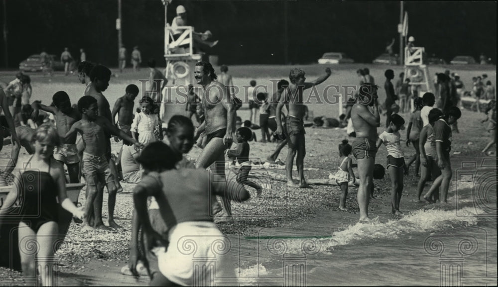 1983 Press Photo Scene at Bradford Beach - mja07206 - Historic Images