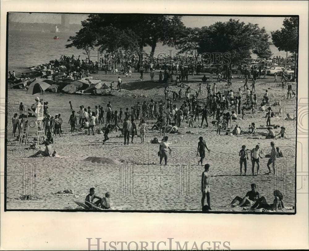 1987 Press Photo Sunbathers lined the shores at Bradford Beach - mja07222 - Historic Images