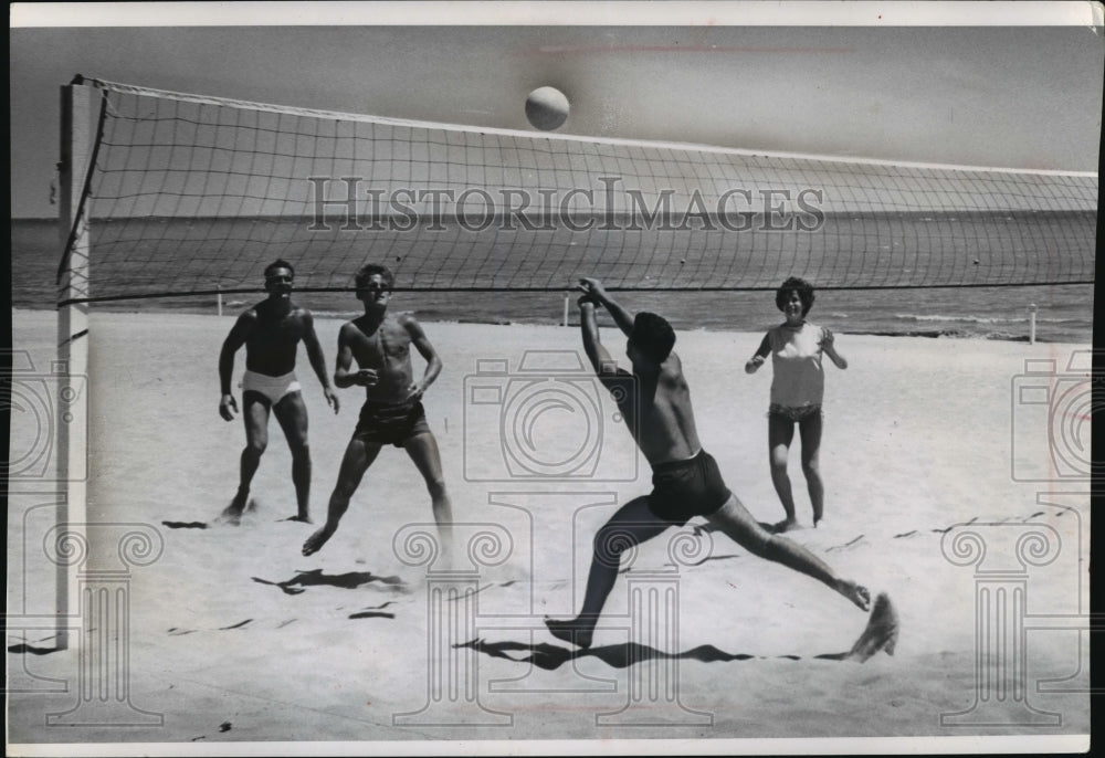 1963 Press Photo Volley ball game at Bradford Beach - mja07229 - Historic Images