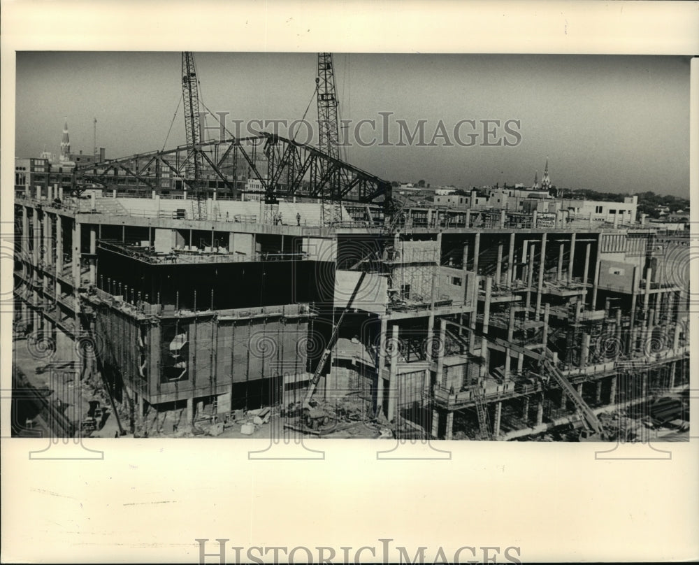 1987 Press Photo Work continues on $53 million Bradley Center Sports complex-Historic Images