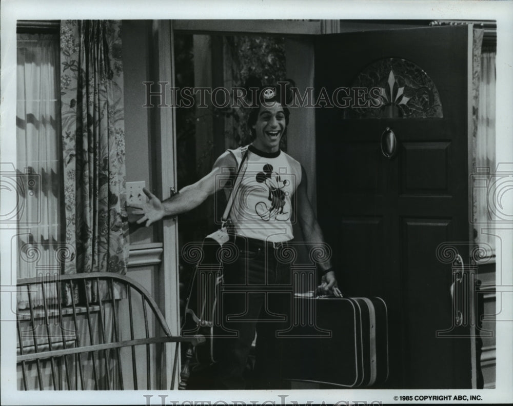 1989 Press Photo Tony Danza returns from vacations on 2-part of Who&#39;s the Boss? - Historic Images